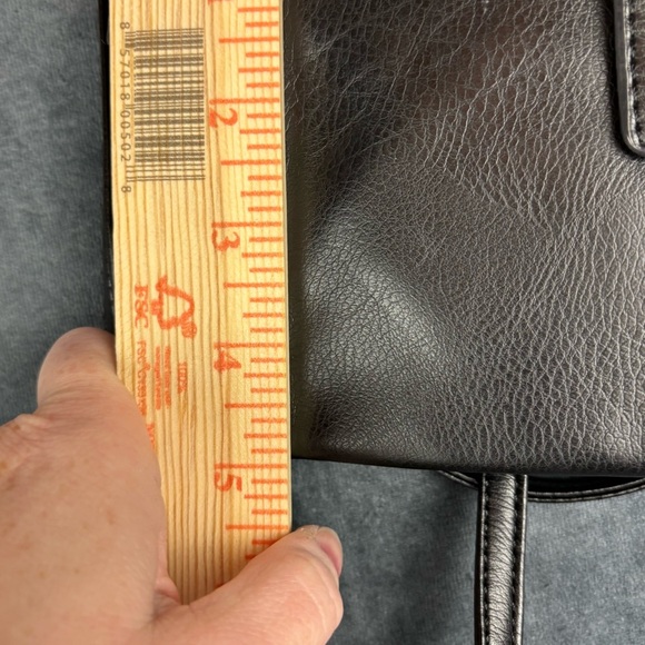 Safe keeper Sleek Black Mini Bag with Modern Design perfect for travel! - Picture 4 of 13